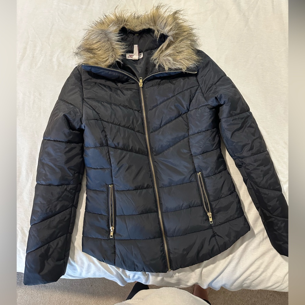 Women's Black Puffer Jacket with Faux Fur Trim